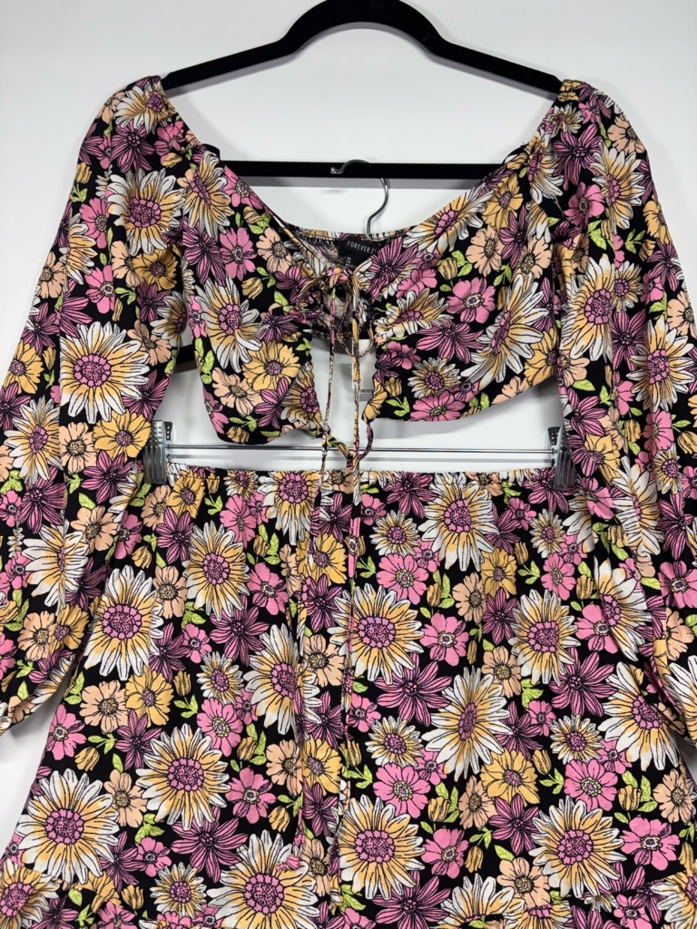 ✨Forever 21 Black Floral Cutout Mini Dress Strappy Halter Neck Line Size S - Picture 7 of 13